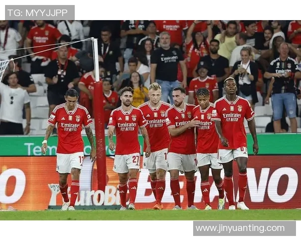 汉诺威与卡尔斯的精彩对决揭示足球战术与团队合作的魅力